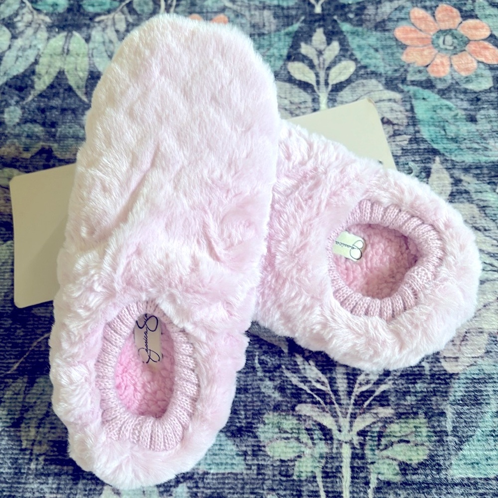 NWT Jessica Simpson Sofa Lilac Slippers Gripper Bottom Warm Super-cozy Size L/XL